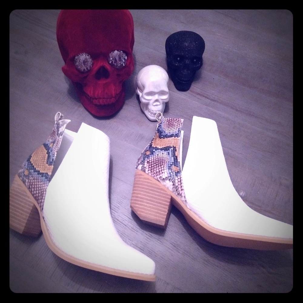 Snake Skin Side split boots